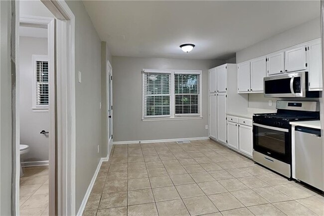 Building Photo - 4241 Glenforest Way