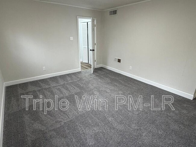 Building Photo - 8010 Westwood Ave