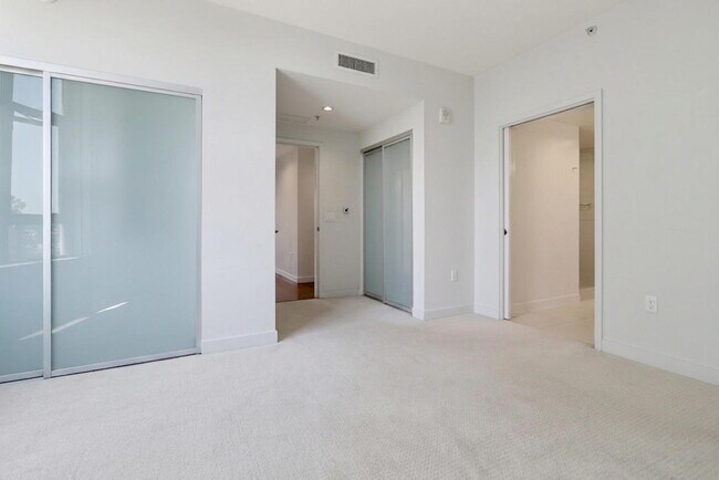 Building Photo - Skyline Views & Sophisticated Corner Living at Aria in Cortez Hill