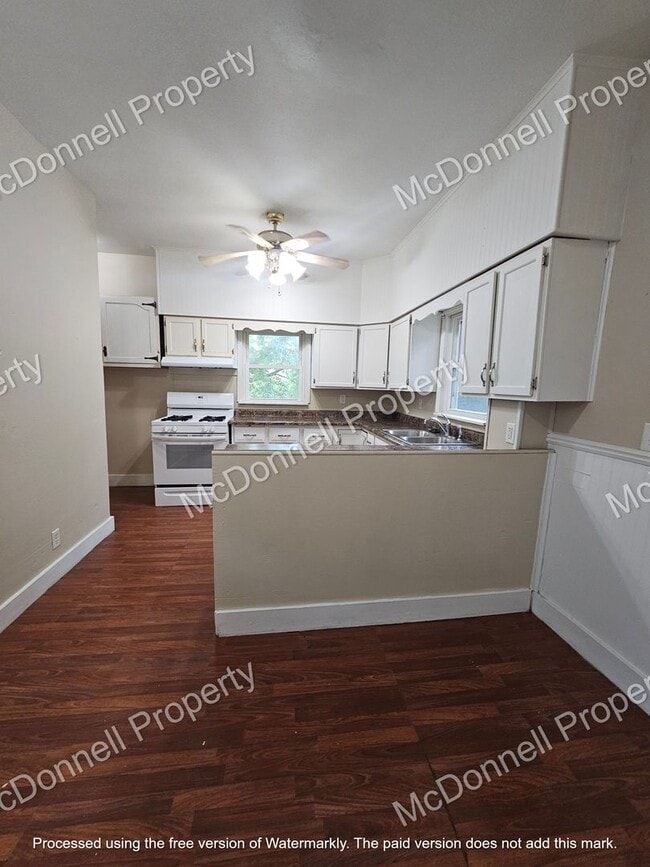 Building Photo - There is a $25 fee per application and eve...