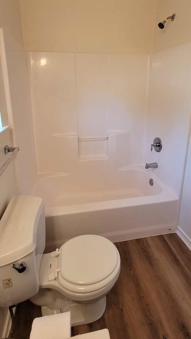 Master Bathroom - 1600 Moss St