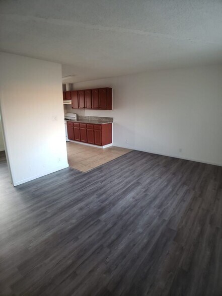 Building Photo - 13129 Oxnard St