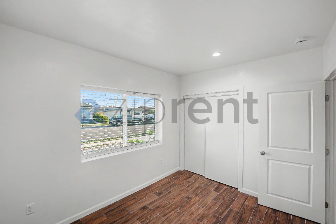 Building Photo - Unit A