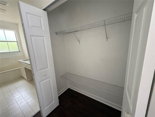 Building Photo - 10802 NW 84th Ln