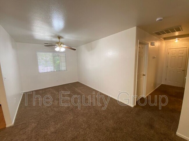 Building Photo - 3848 E Oak Ave