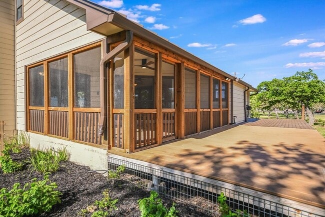 Building Photo - 106 Agarita Dr