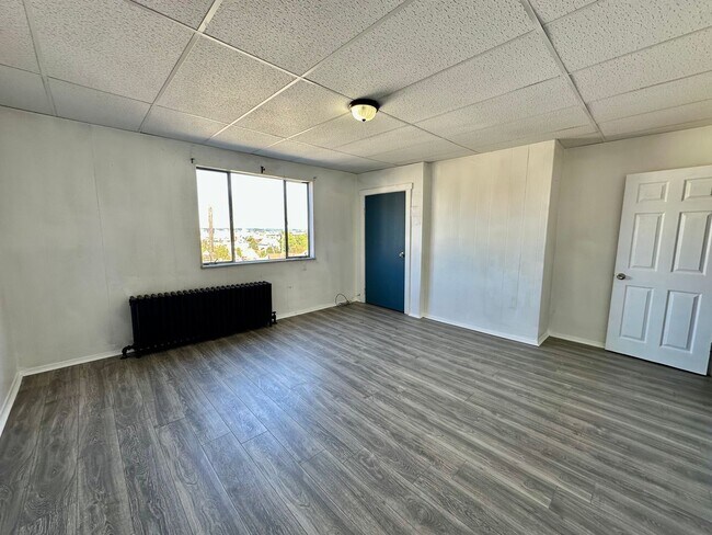 Building Photo - 2330 Eccles St