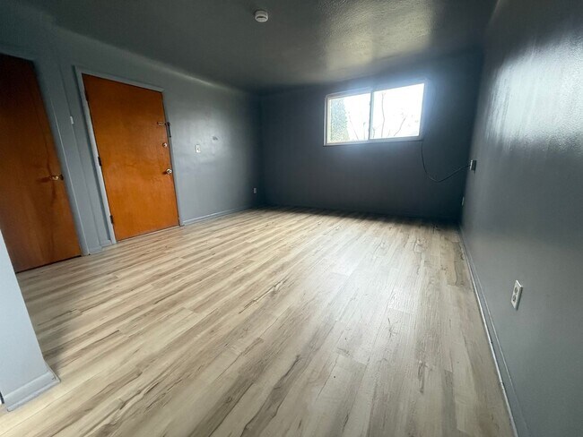 Building Photo - 4201 Rocky River Dr