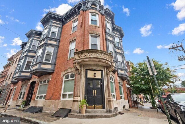 Building Photo - 727 S 7th St