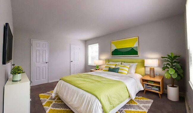 Building Photo - Seminary Apartments