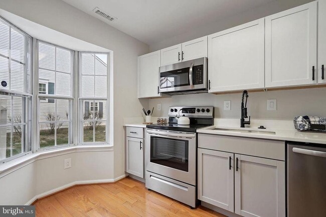Building Photo - 8552 Southlawn Ct