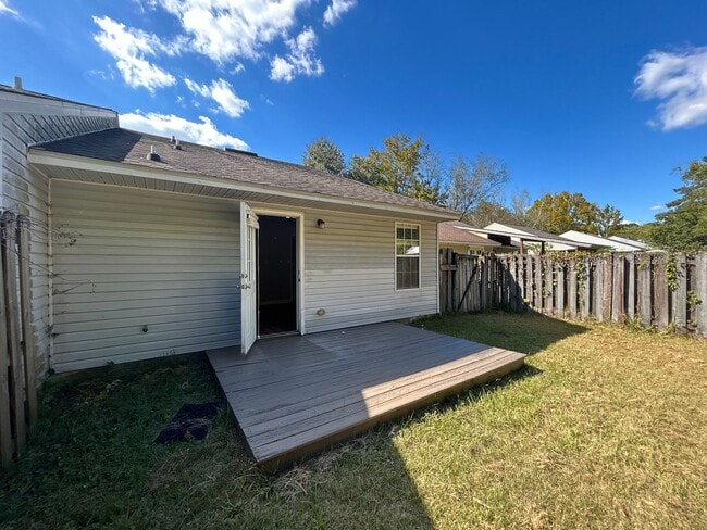 Building Photo - 2BR/2BA Townhome. BRAND NEW FLOORS