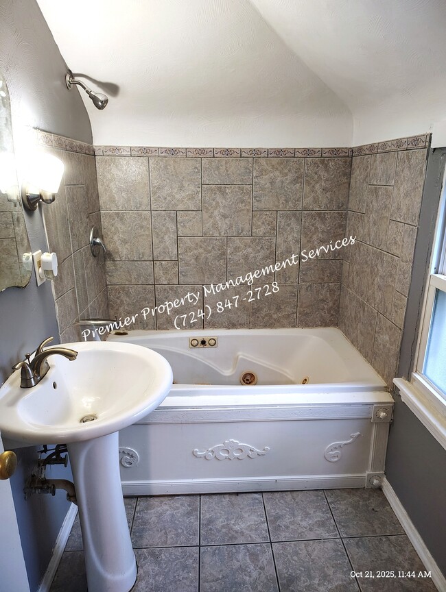 Building Photo - 2051 Broadhead Fording Rd