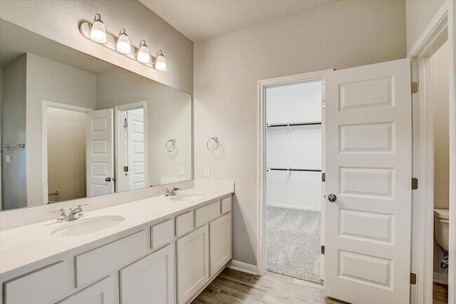 Building Photo - 108 Peruvian Ln