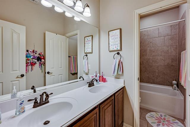 Building Photo - 3120 Pampa