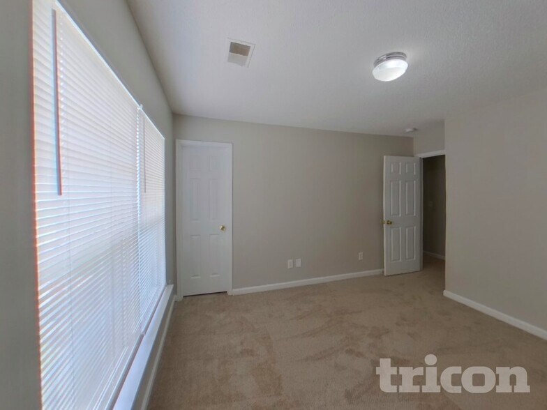 Building Photo - 3 Wild Iris Ct