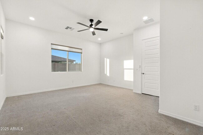 Building Photo - 8804 W Vista Ave