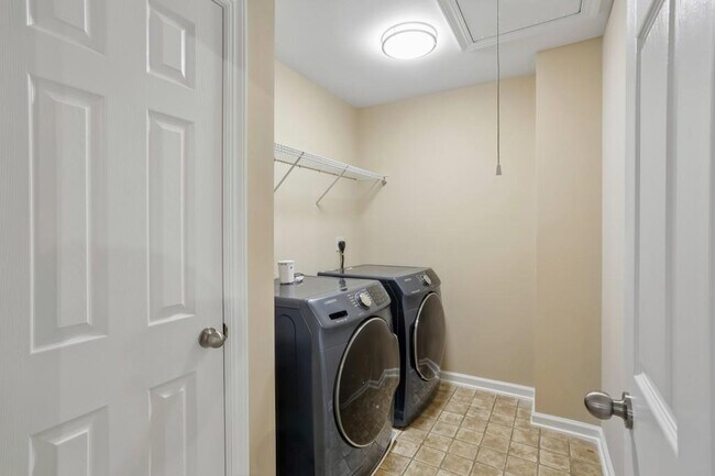 Building Photo - 1641 Danbury Parc Pl