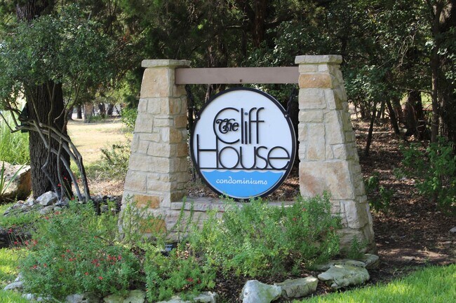 Building Photo - 2 Cliffhouse Dr