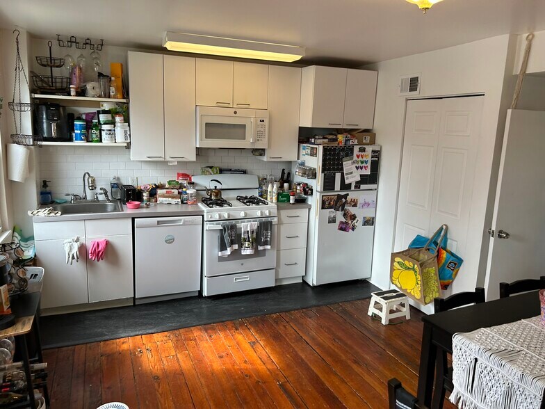 Building Photo - 3001 Huntingdon Ave