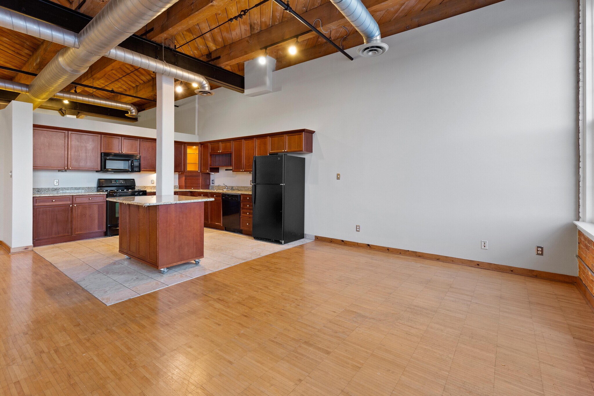 Building Photo - 200 River Place Dr