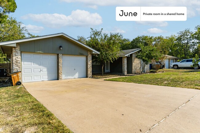 Building Photo - Private bedroom in 4 bed/2 bath Home