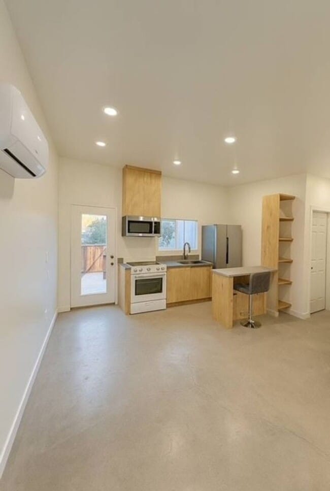 Building Photo - Brand New 2Bedroom