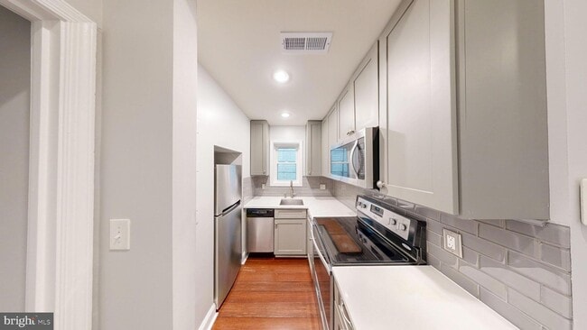 Building Photo - 1724 21st St NW