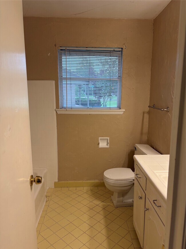 Building Photo - 5422 Spellman Rd