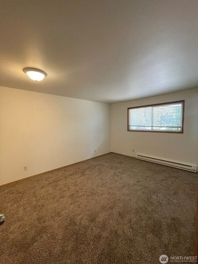 Building Photo - 511 Castle Dr