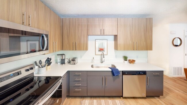 Building Photo - Modern 2-Bedroom Apartment, Steps from the Provo River Trail!