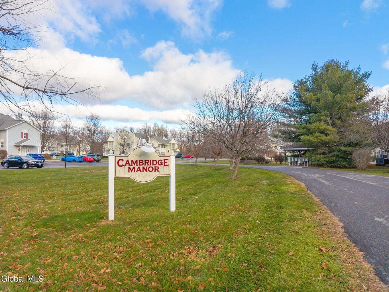 Building Photo - 1911 Cambridge Manor Dr