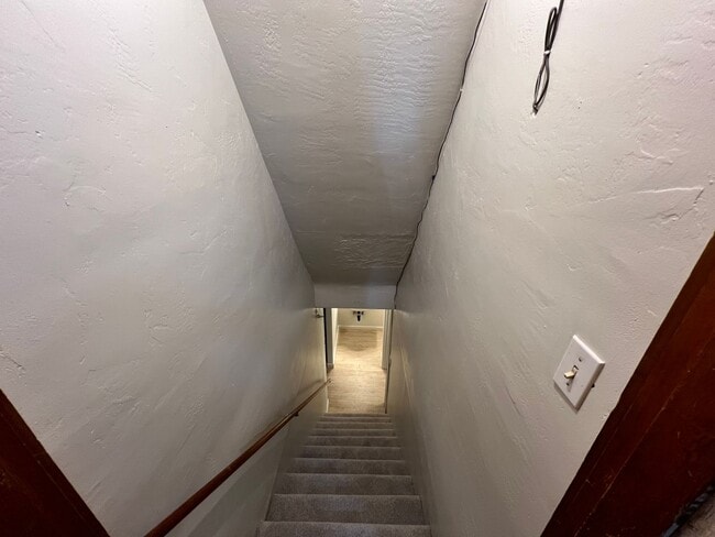 Building Photo - Bremerton Duplex