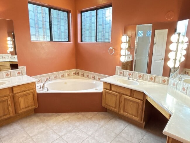 Building Photo - Beautiful Home in West Sedona