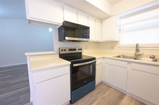 Building Photo - 916 Crockett St