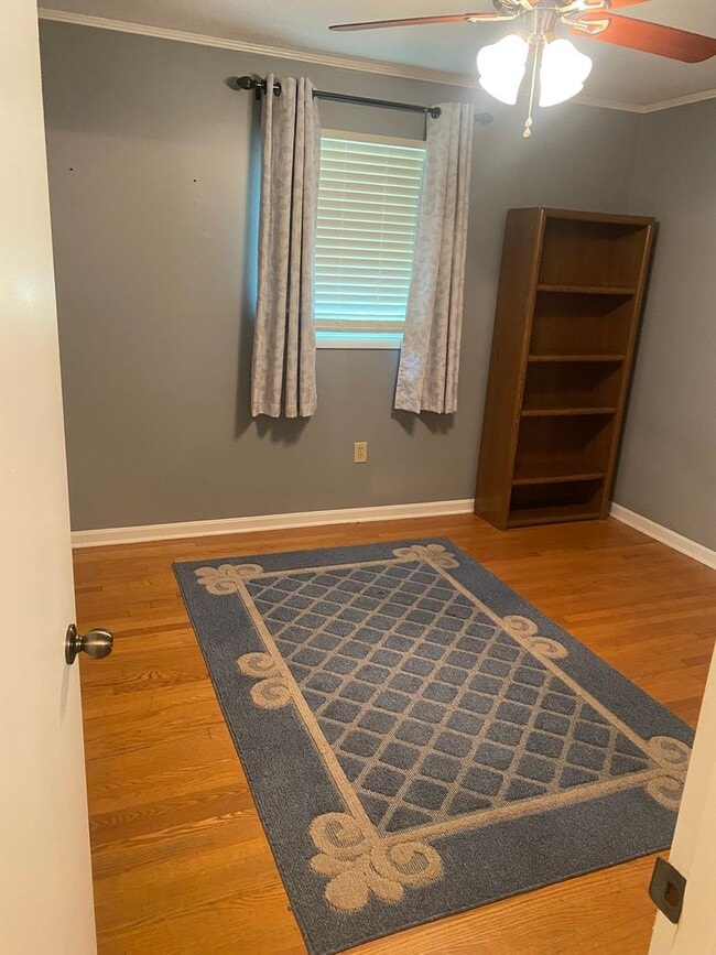 Building Photo - Radford, 2 BR / 1 BA Available Feb. 10th