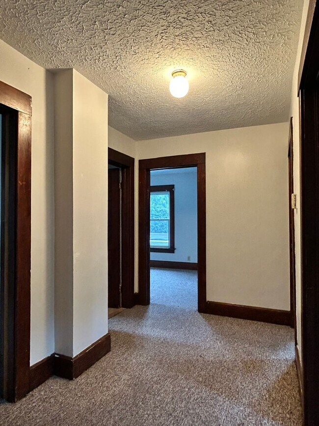 Building Photo - 212 Mohican Ave