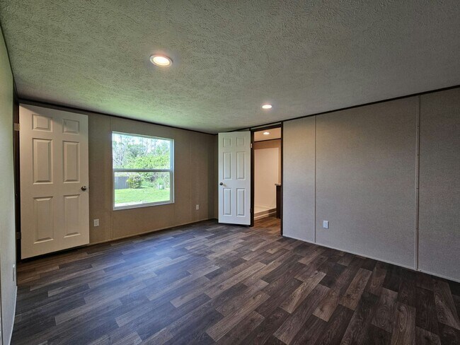 Building Photo - 1089 Myakka Dr