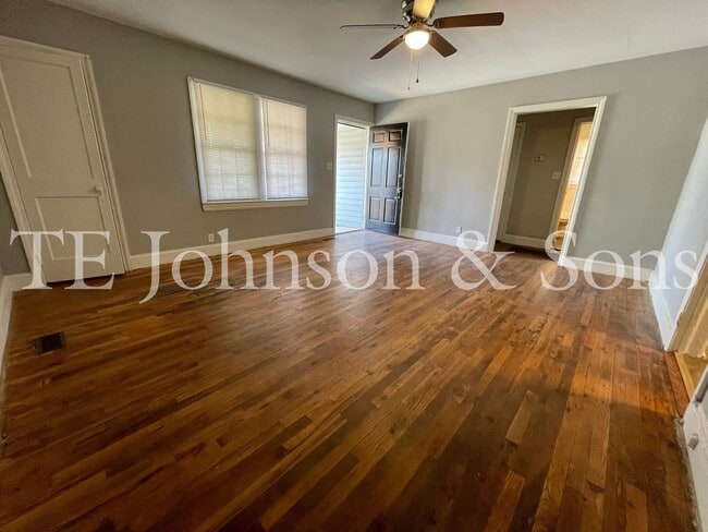 Building Photo - Cozy Duplex Living Near Downtown Winston-Salem