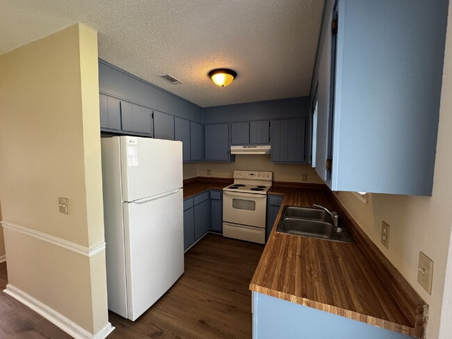 Building Photo - Townhouse for Rent