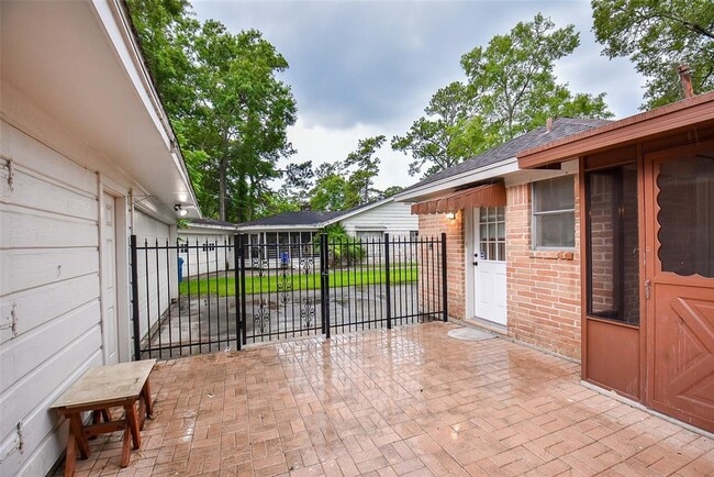 Building Photo - 2910 Colonial Dr