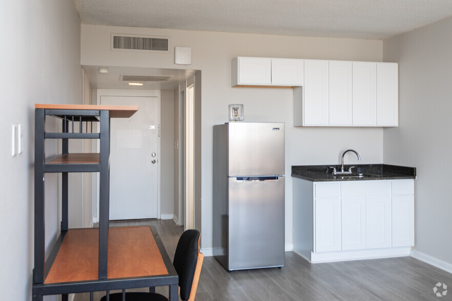 1BR, 1BA - 324SF - District at West Market Student Housing