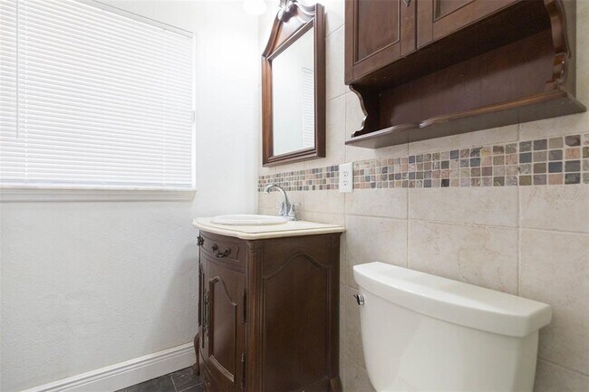 Building Photo - 6710 Mornay Cir