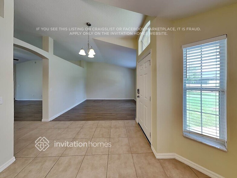 Building Photo - 370 Pine Springs Dr