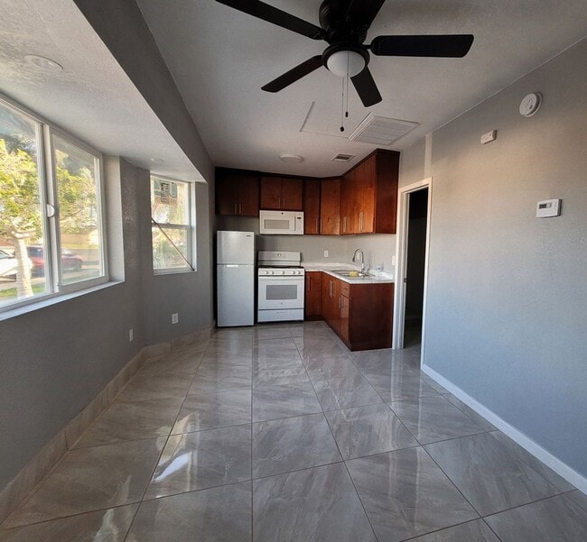 Primary Photo - Spacious & Modern Studio for Rent in Calex...