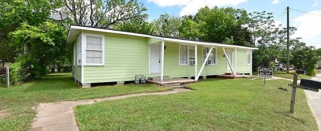 Building Photo - 1318 W 10th St