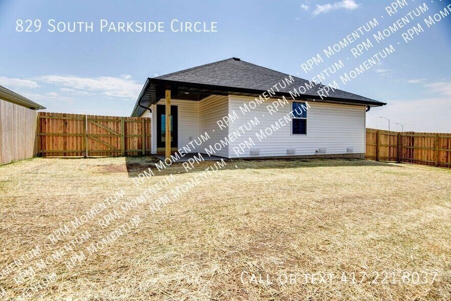 Building Photo - 829 S Parkside Cir