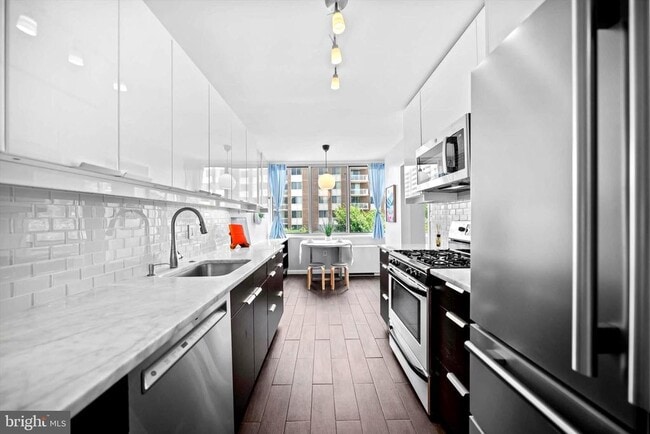 Building Photo - 3001 Veazey Terrace NW