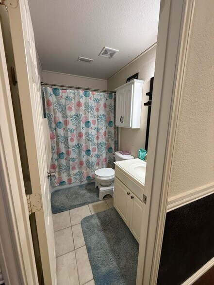 Building Photo - 1619 Mineral Springs Dr