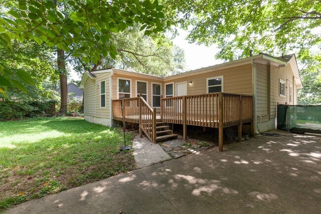 Building Photo - Spacious 3 beds & 3 Full Baths in Woodland...